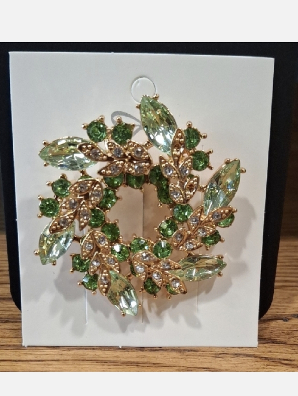 Elegant Green & Gold Wreath Brooch